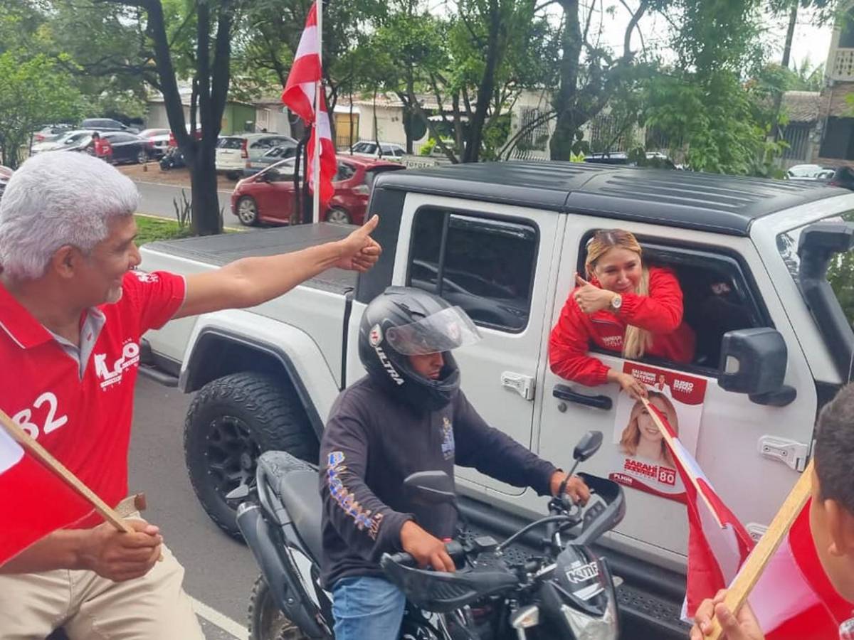 Salvador Nasralla lidera caravana en bulevar Fuerzas Armadas de Tegucigalpa
