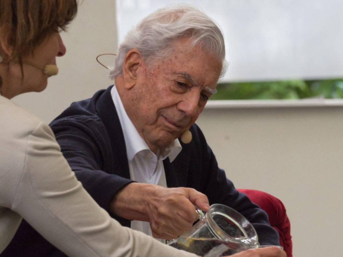 Los amores escandalosos de Mario Vargas Llosa: de su tía Julia a Isabel Preysler