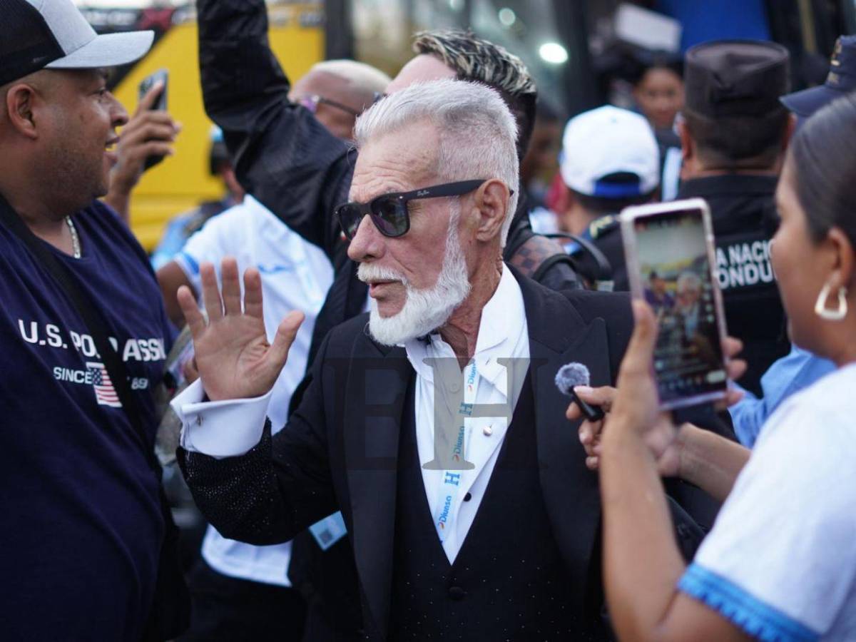 ¡Derrochando flow! La elegancia de El Loco de la Selva en el partido de tiktokers de Honduras vs El Salvador