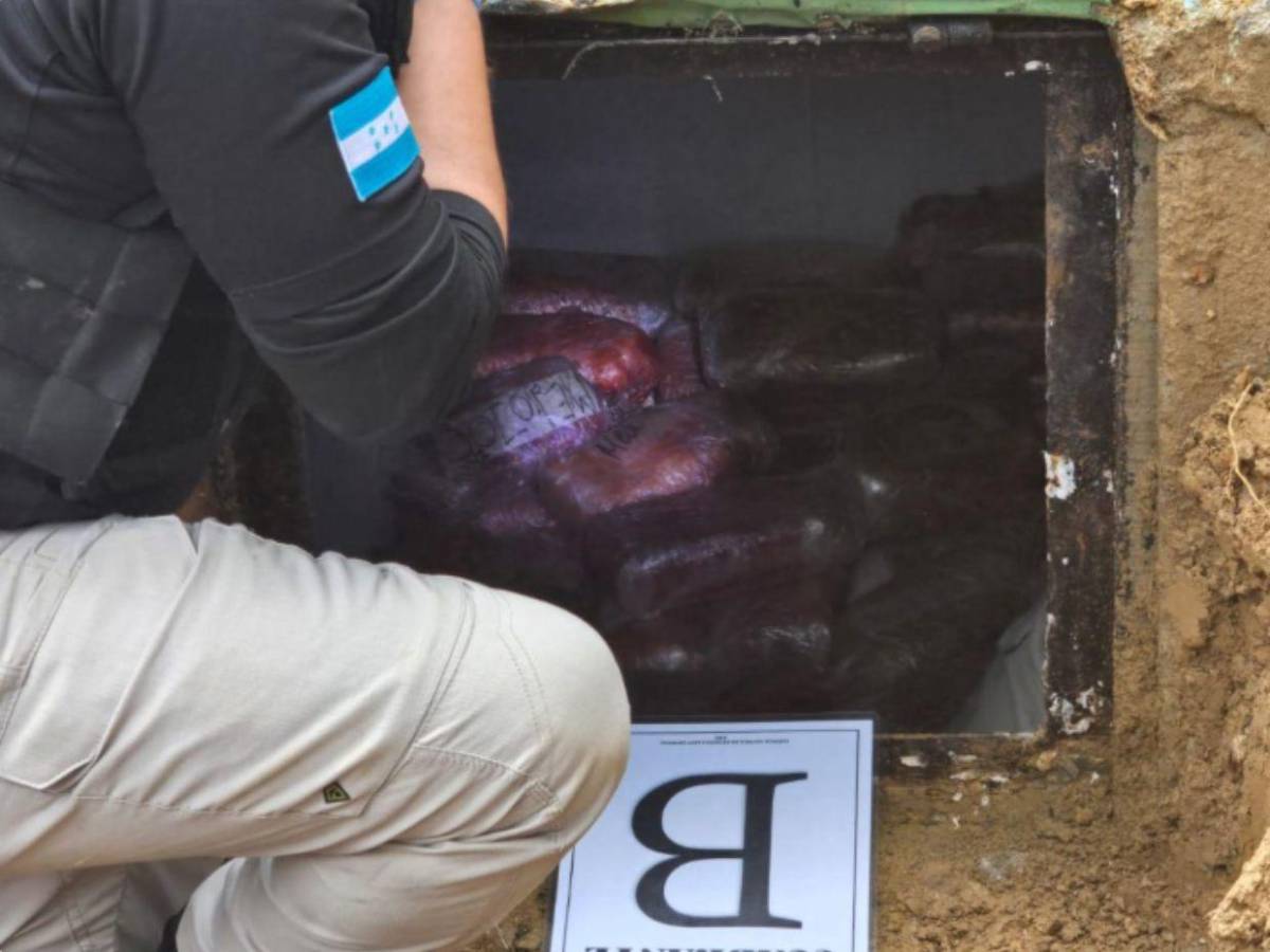 Lleno de drogas y armas: así estaba el búnker de la MS-13 hallado en zona montañosa de Omoa