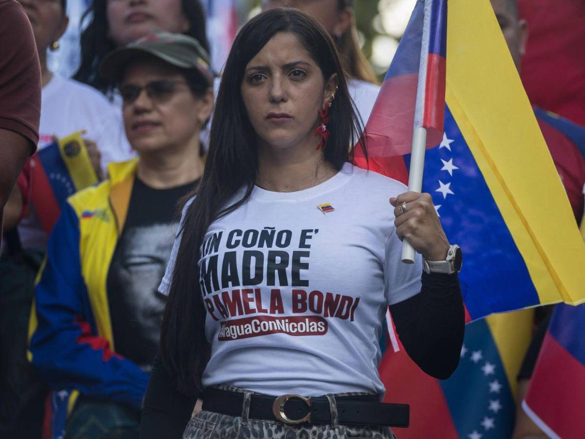 Chavistas marchan en Venezuela en respaldo a Maduro ante amenazas estúpidas de EE UU