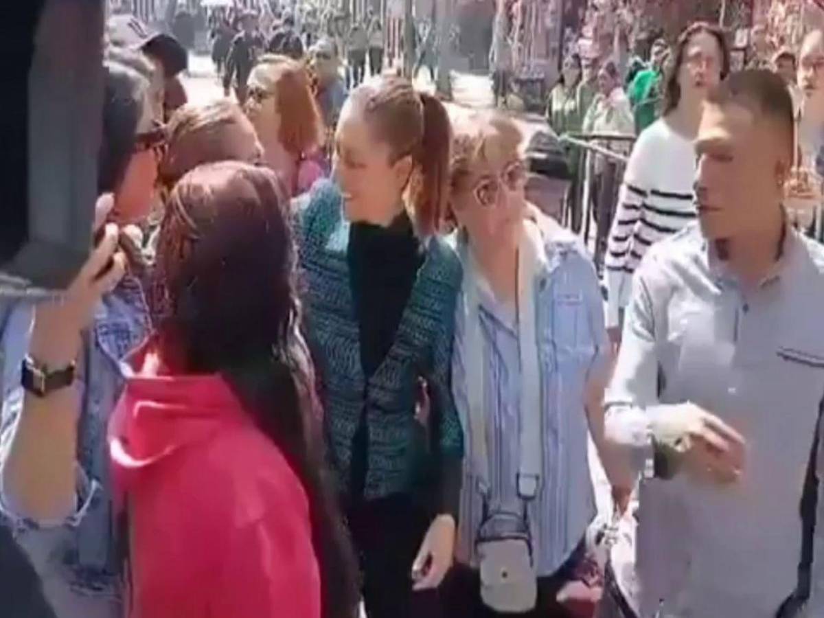 Un hombre acosó y tocó a Sheinbaum durante un recorrido en Ciudad de México