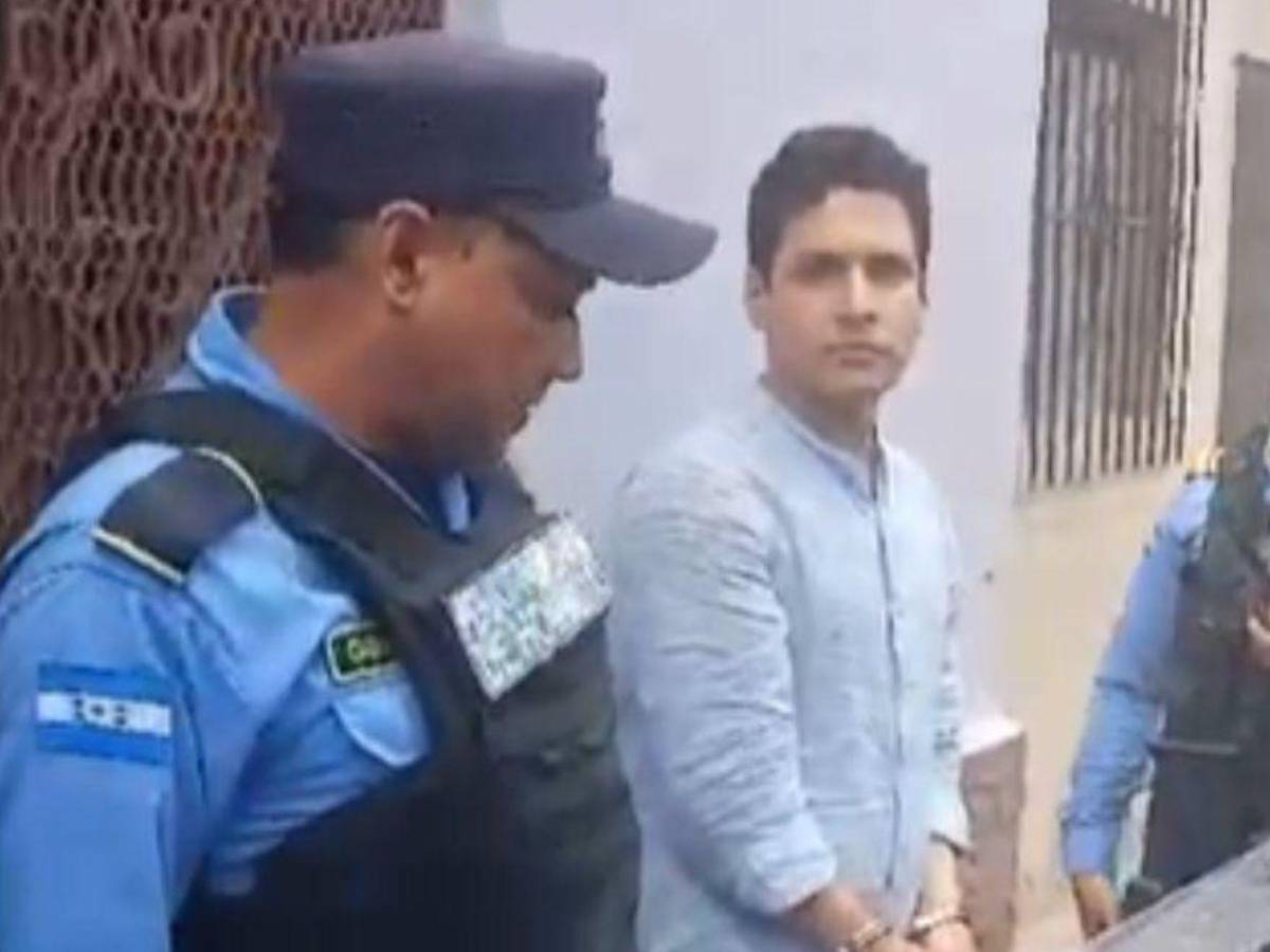 Tiene dos cargos: Carlos Estrada y sus funciones tras renuncia como subsecretario de Prensa