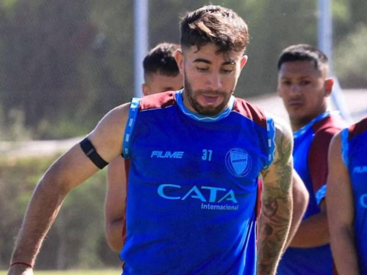 El problema que tiene Agustín Auzmendi para jugar con la Selección de Honduras.