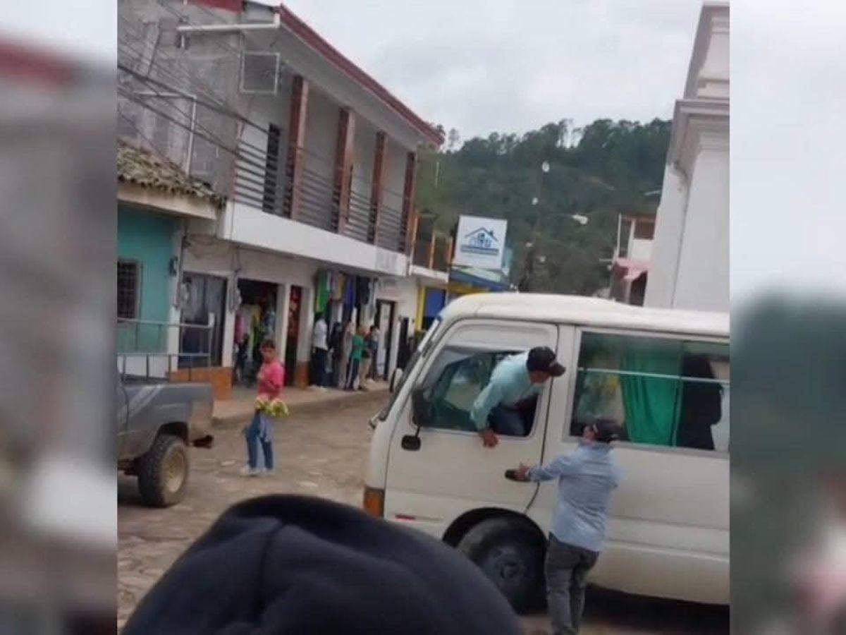 Se subió al bus y macheteó a su expareja y a su novio: capturan a hombre en Copán