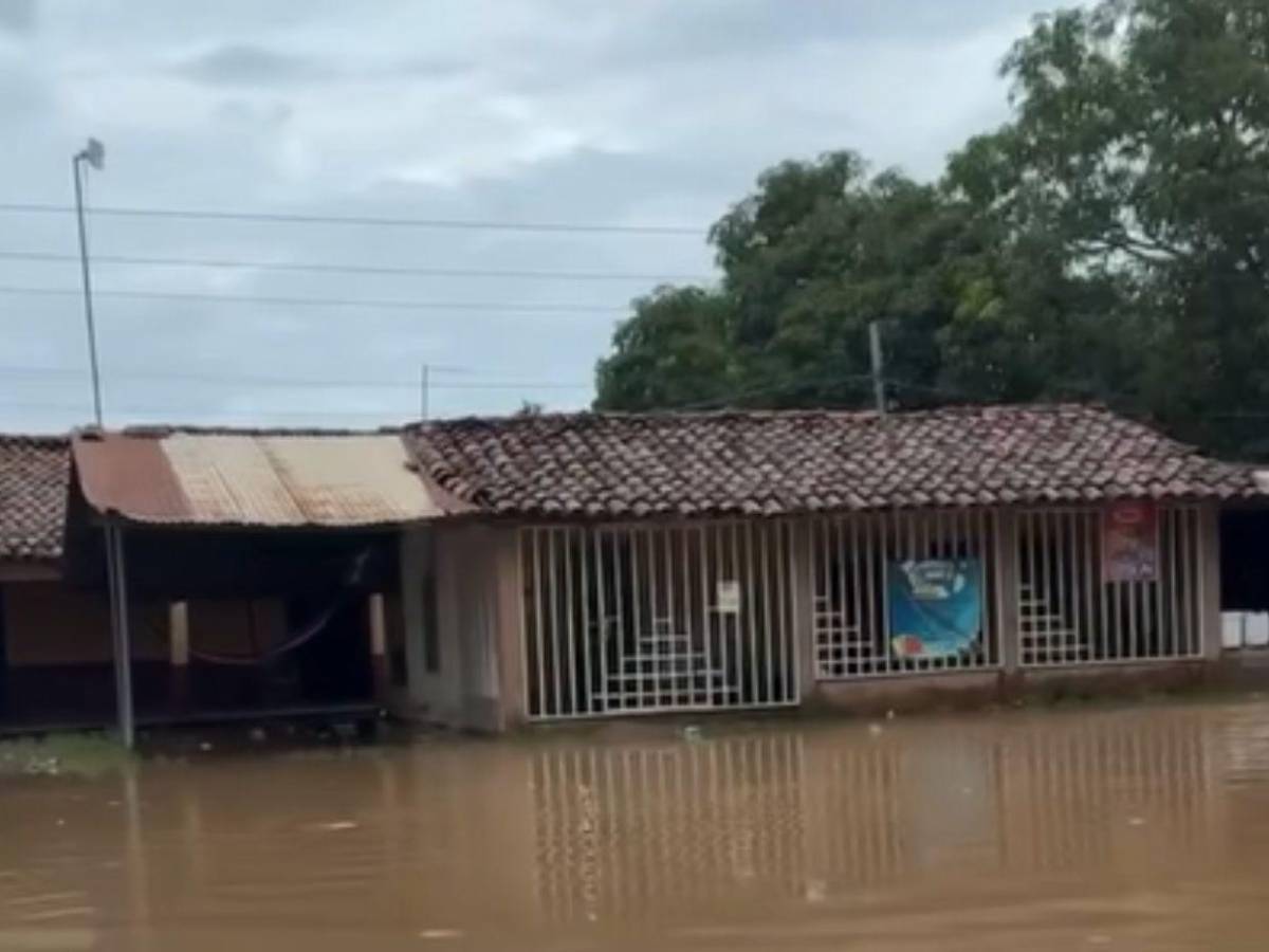 El Cubulero bajo el agua tras lluvias recientes; son al menos 63 viviendas inundadas