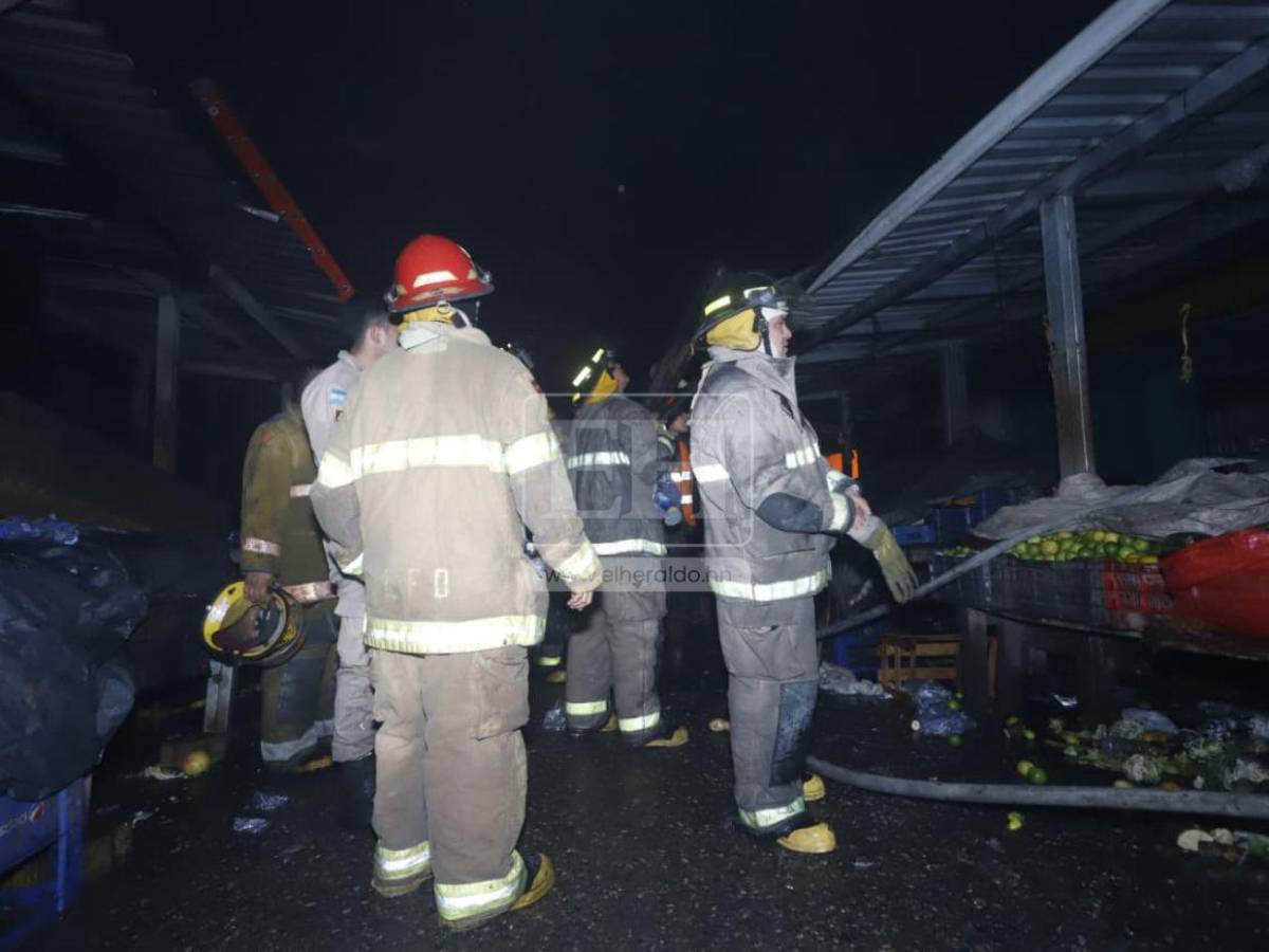 Millonarias pérdidas en Mercado Medina de SPS: Entre 60 a 100 puestos se quemaron