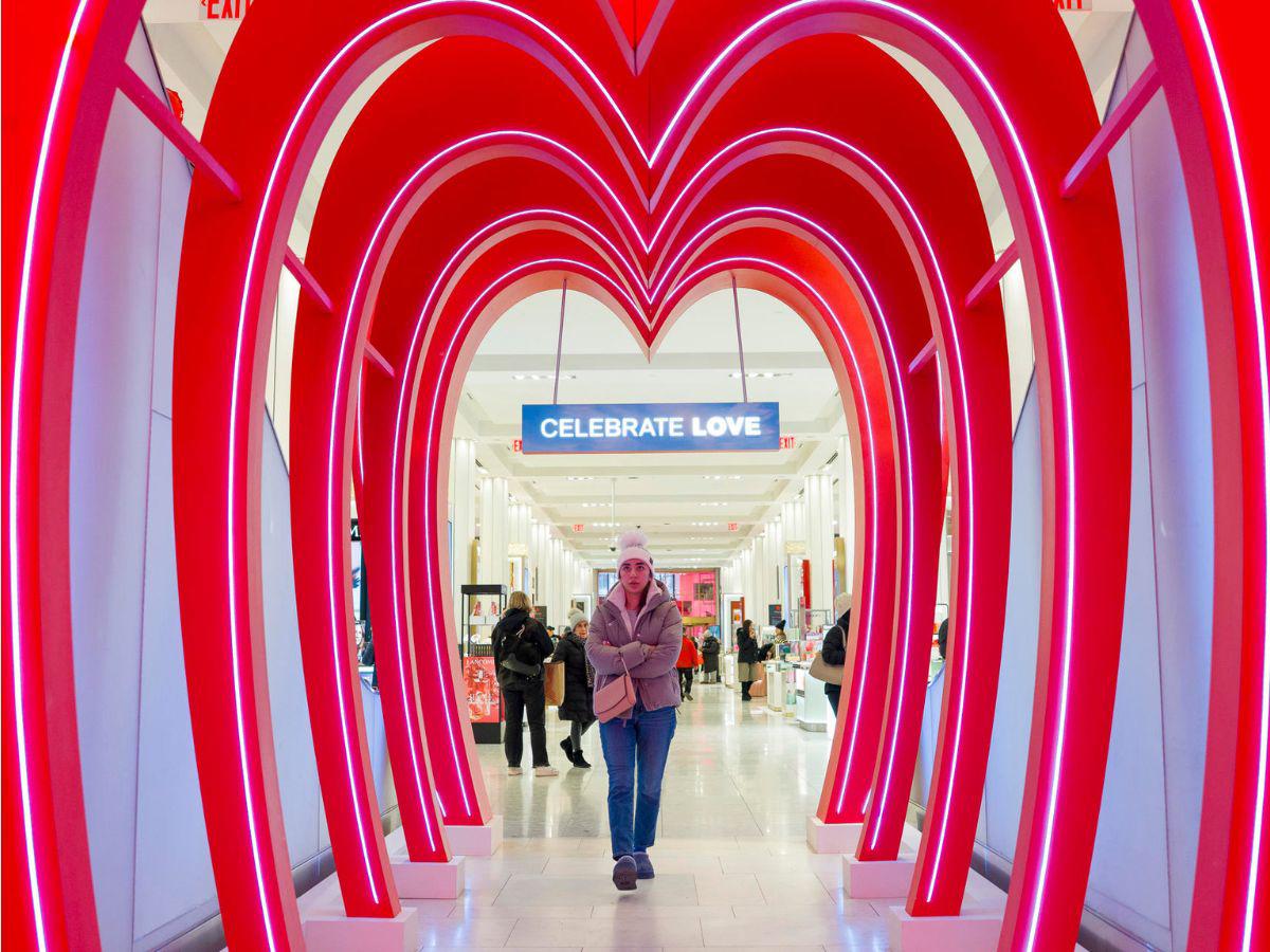 Menos parejas y más amor propio: San Valentín se reinventa en EE UU