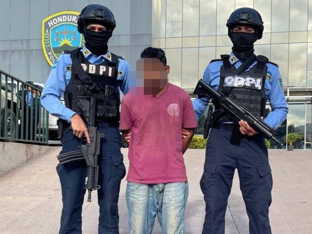 Joel y Kelvin, hombres con trastornos mentales que mataron a sus padres: la historia se repite