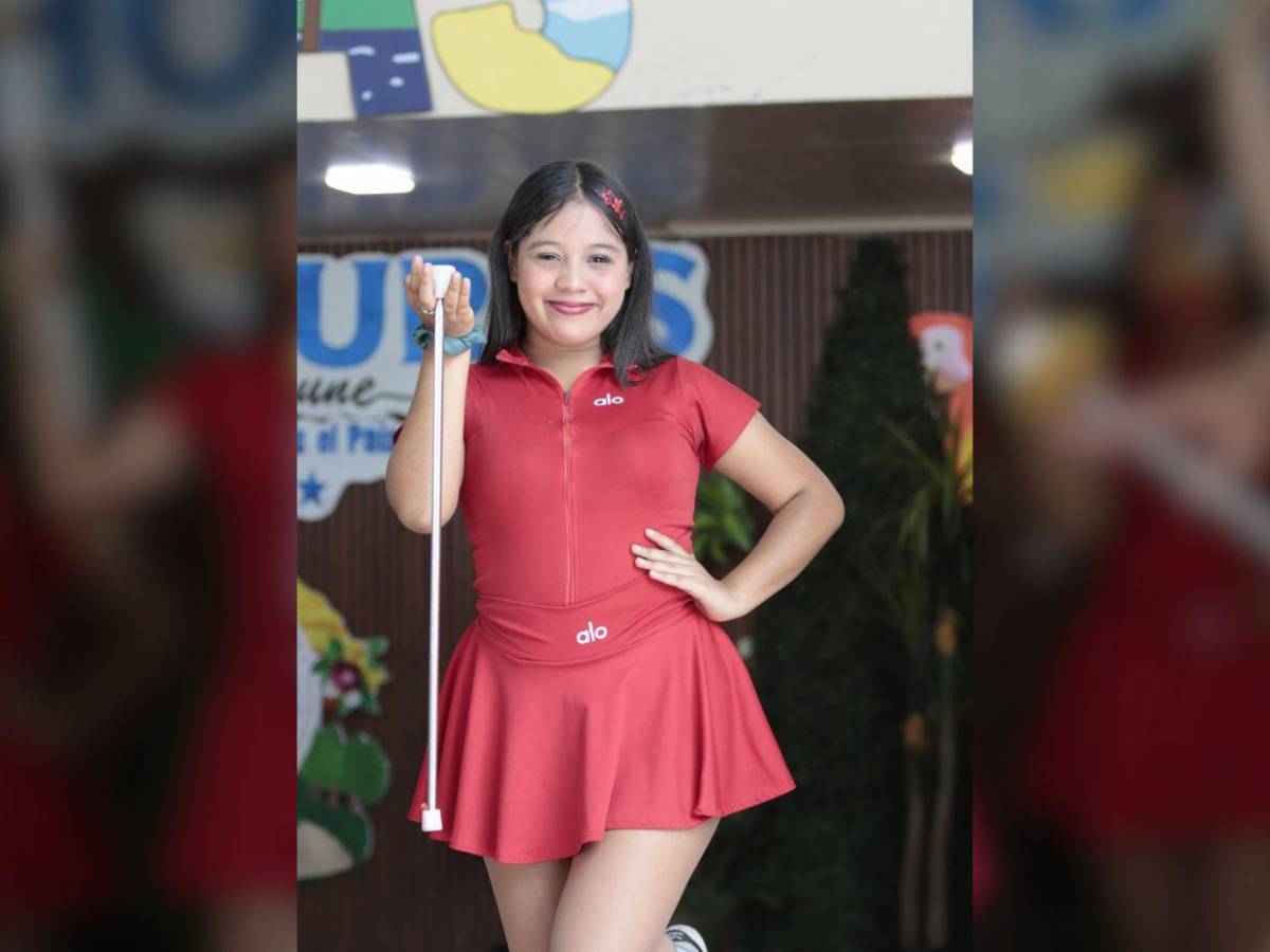 Palillonas del Instituto Monterrey se preparan para abrir con color y elegancia los desfiles patrios
