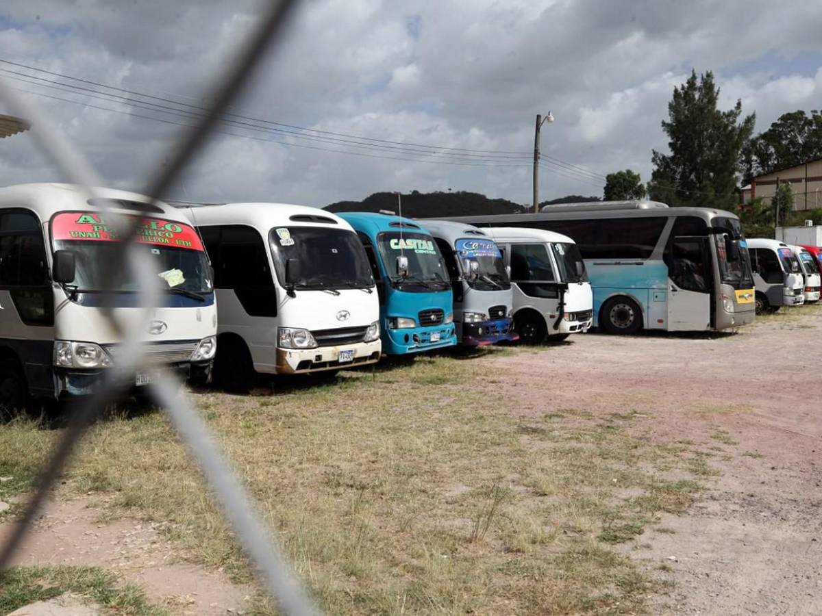 Buses siguen retenidos por IHTT a un día de caminata de iglesias en Tegucigalpa
