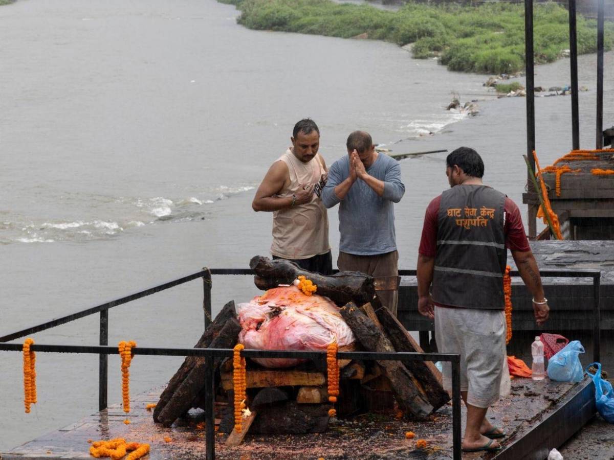 Riada en Nepal suma 682 muertos y casi 3,000 desaparecidos