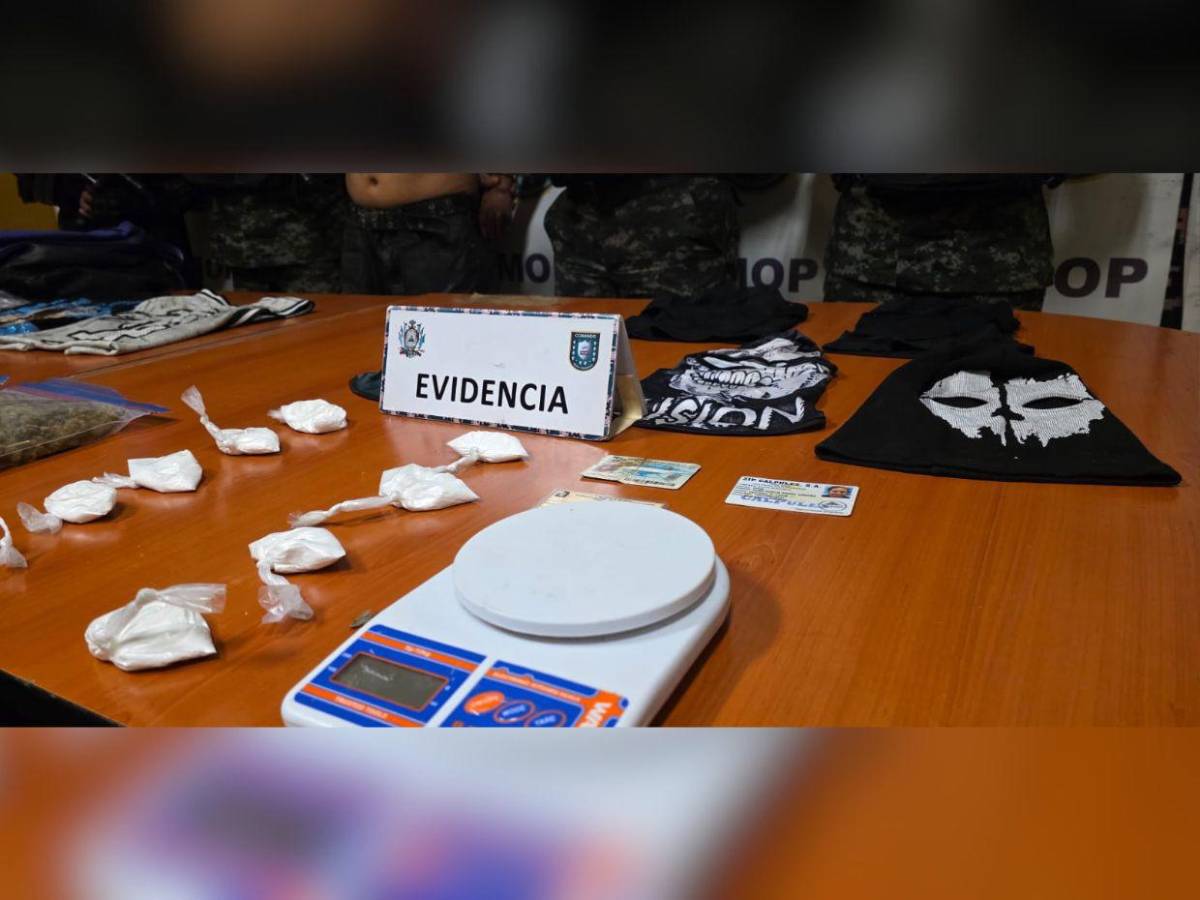 Fusiles AR-15, droga y equipo tecnológico: así fue el fuerte decomiso en residencial de San Pedro Sula