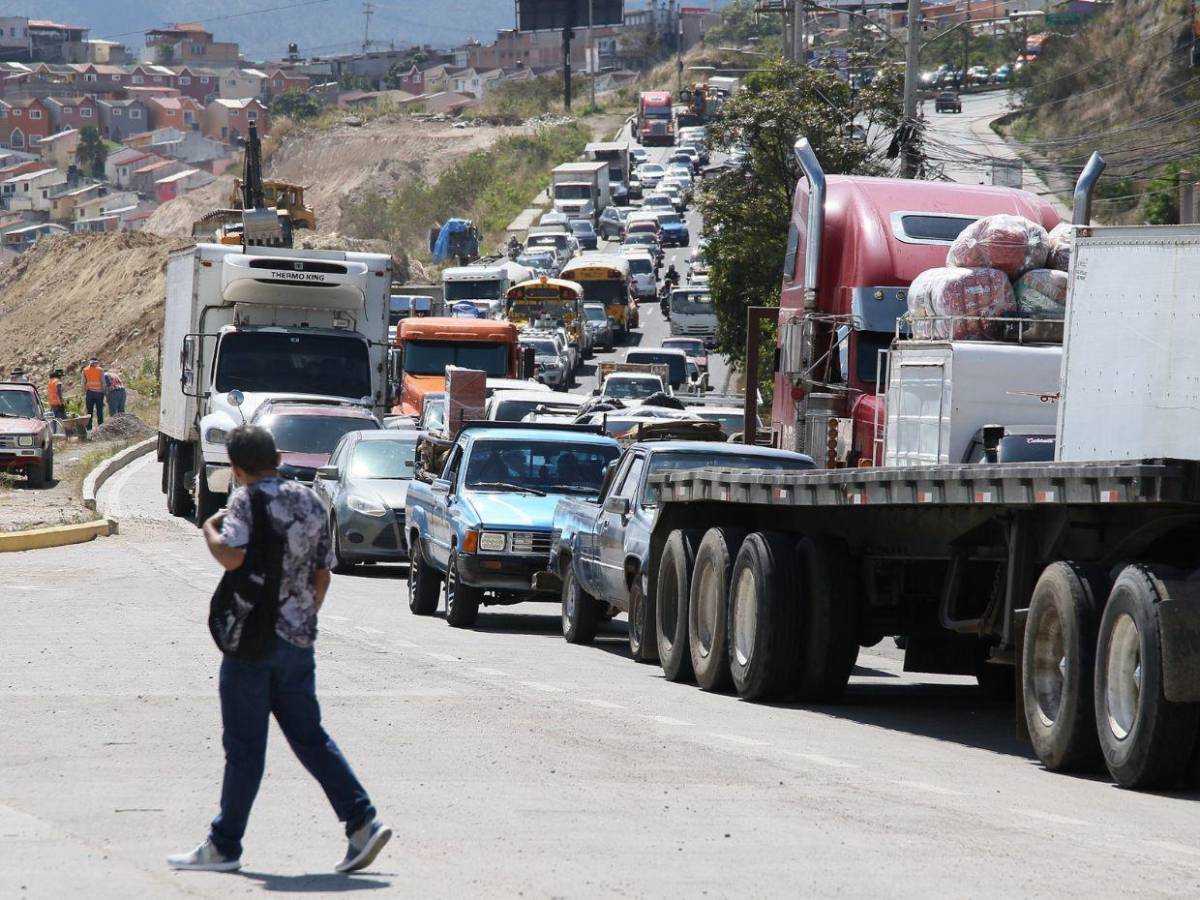 Tráfico infernal en la salida al sur: casi 10 horas de congestionamiento vial
