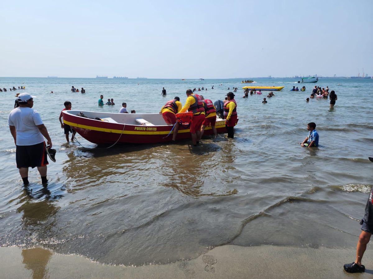 Rescatan a 11 personas tras naufragio en San Lorenzo