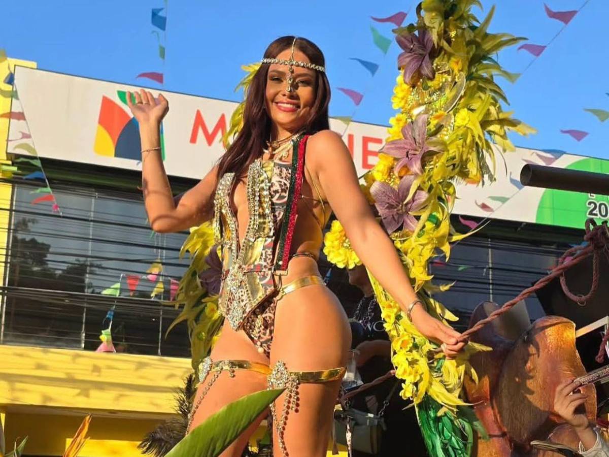Sirey Morán deslumbró con majestuoso traje en el Carnaval Internacional de La Ceiba