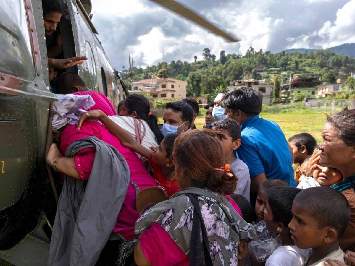 Nepal, entre la devastación, el rescate y la búsqueda de sobrevivientes tras riada