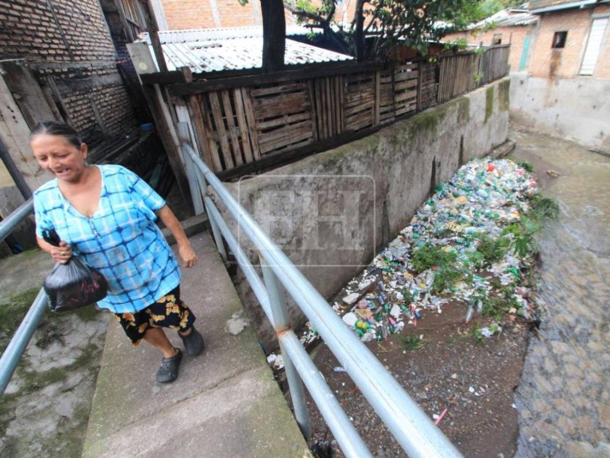 Basura en quebrada El Sapo aumenta riesgo de inundaciones en la 3 de Mayo