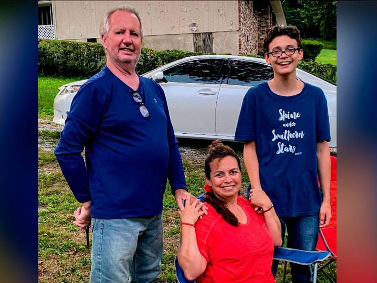 Madre fue asesinada por su propio hijo mientras su esposo observaba en Tennessee; ambos la incineraron