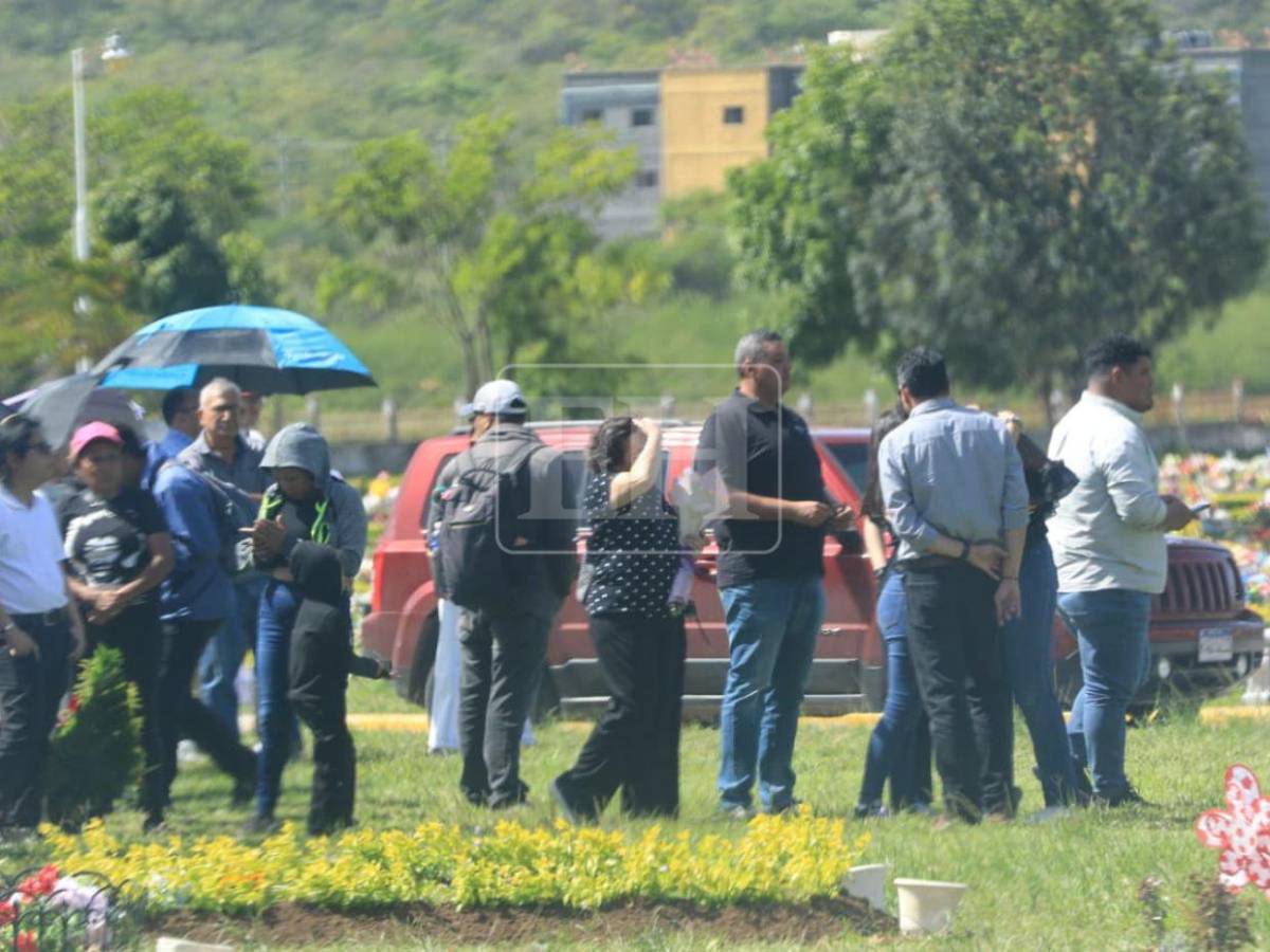 Doloroso último adiós a Claudia Garay, víctima del trágico derrumbe en la capital