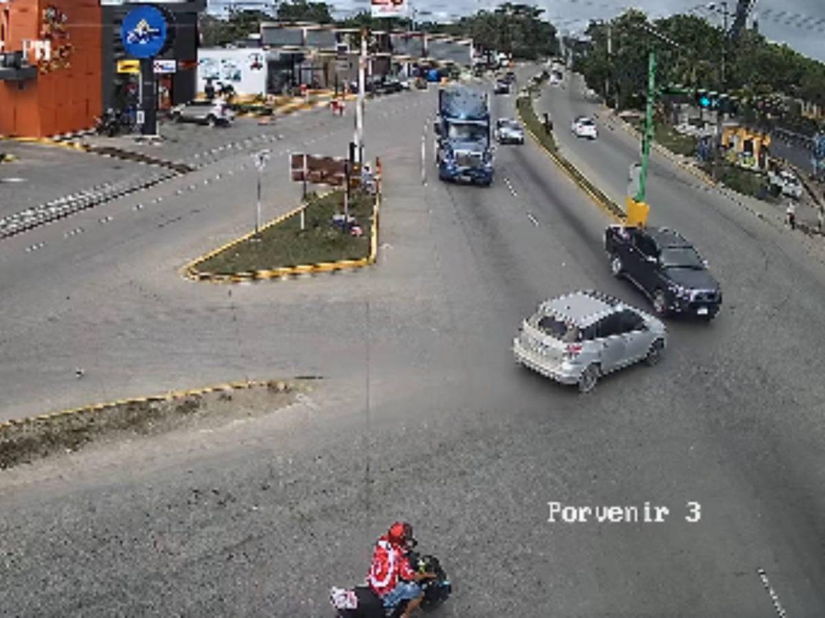 Cuadro a cuadro: momento en que hombre cruzó semáforo en rojo y murió un bebé en Cortés