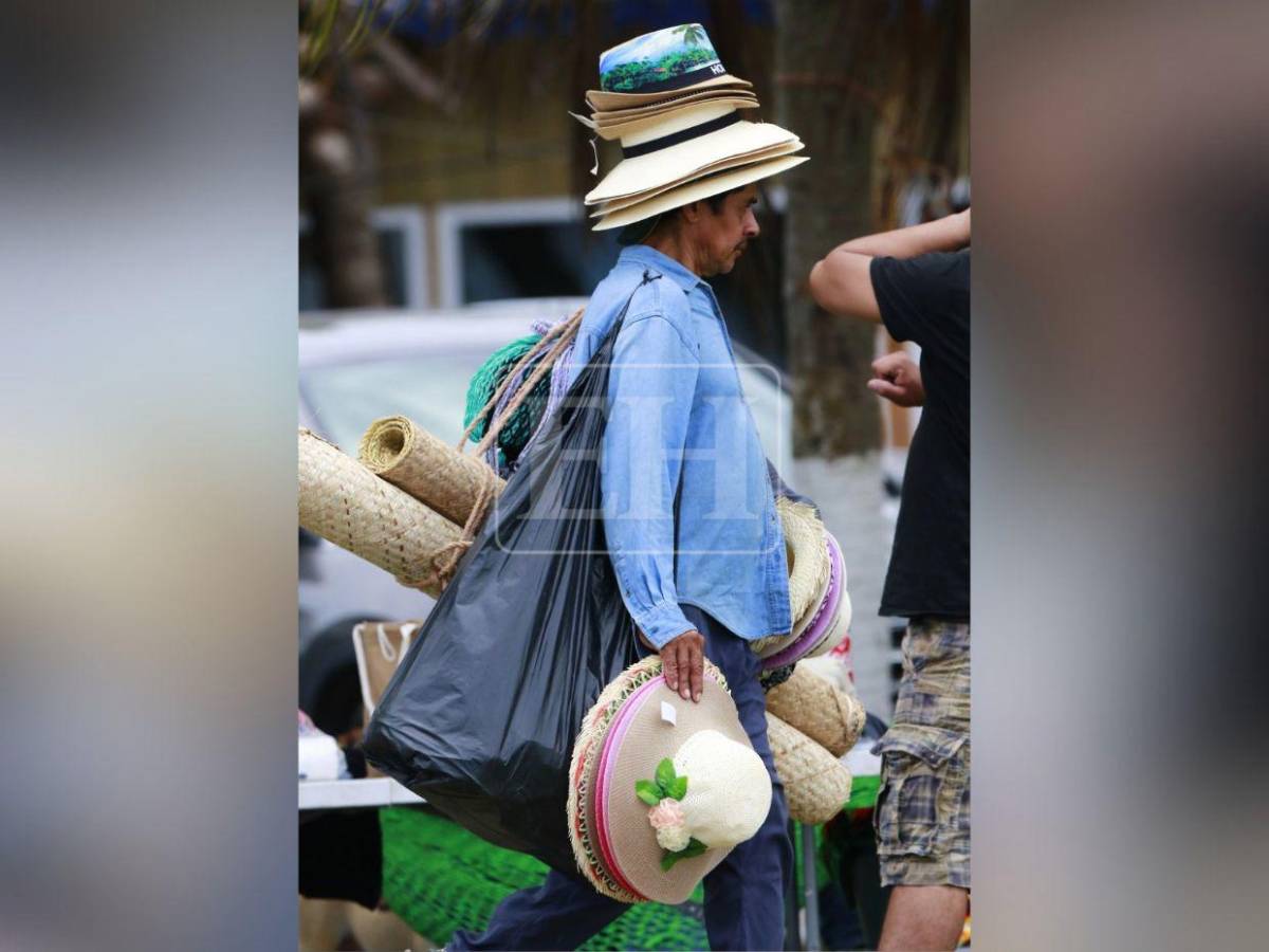 Sol, arena y mar: así se vive la Semana Morazánica en Playa de la Coca-Cola en Puerto Cortés