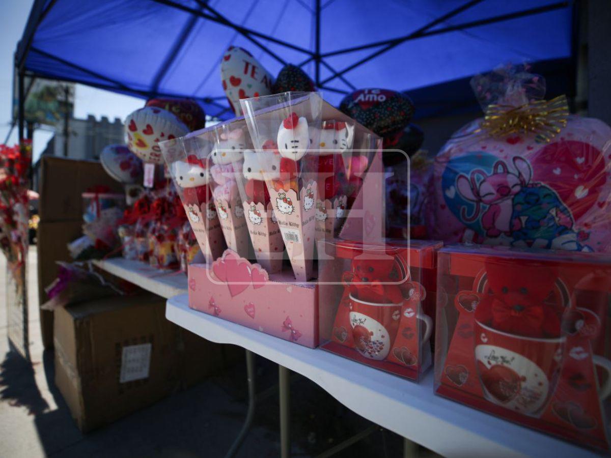 Flores, tazas y globos: así se vive el Día del Amor y la Amistad en la capital