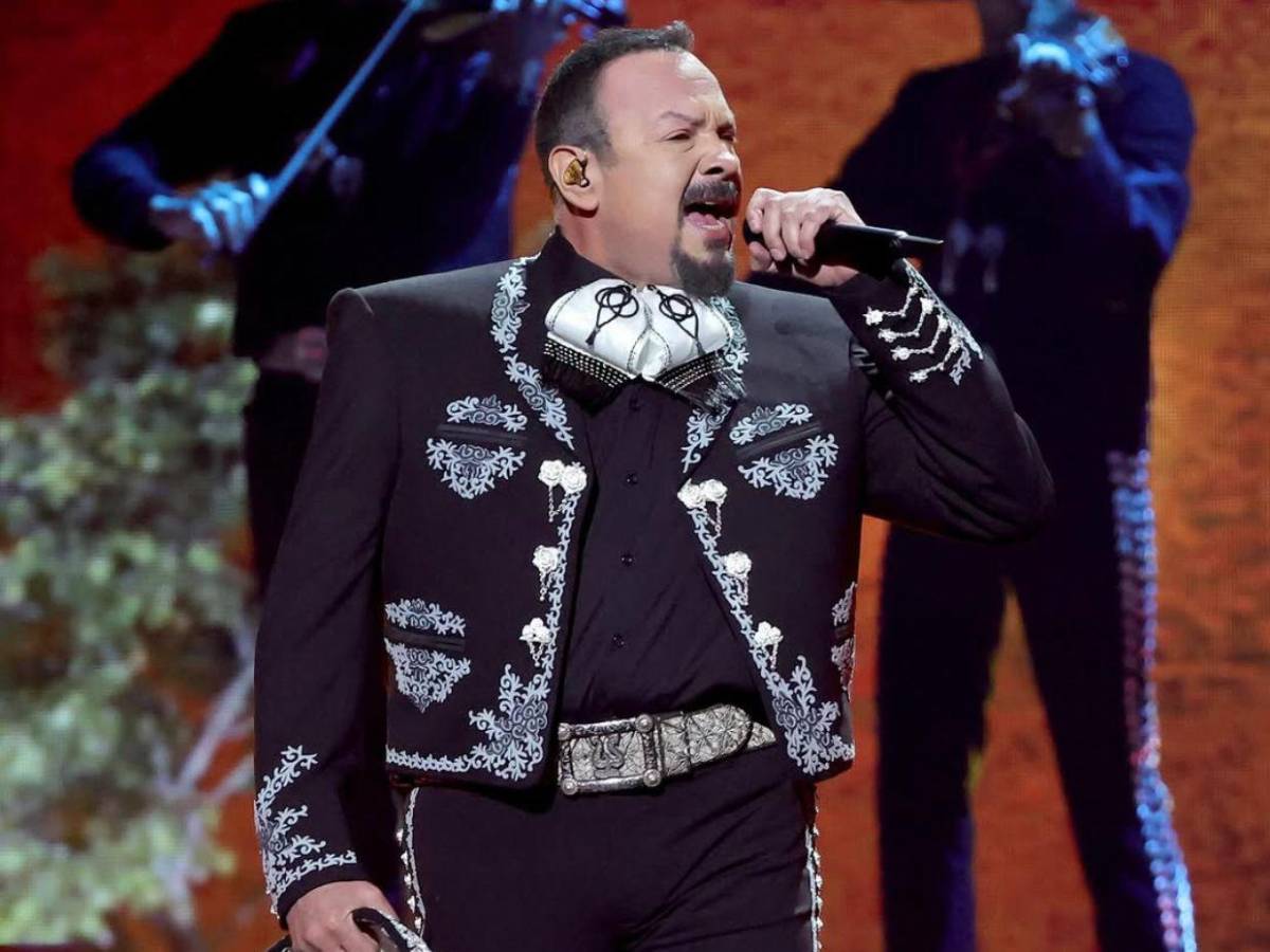 Pepe Aguilar estalla contra las mexicanas: Dejen de fregarse entre sí por Ángela