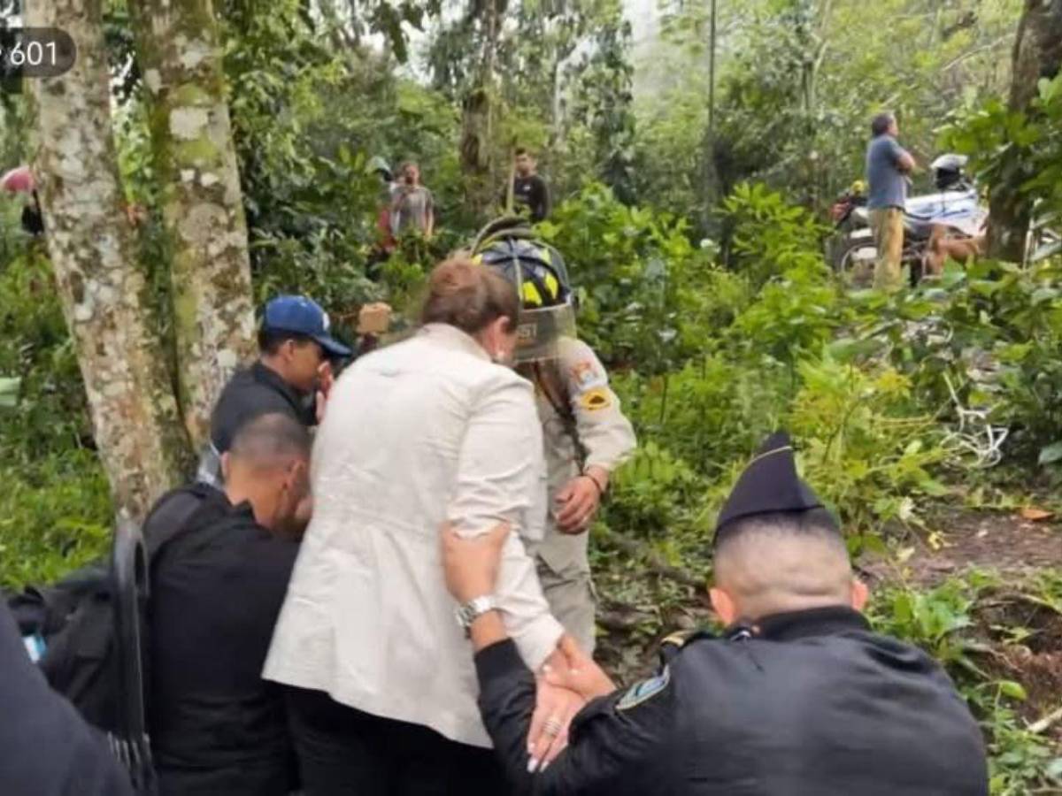 Aterrizaje forzoso en Cortés: el momento exacto en que Xiomara Castro baja del helicóptero