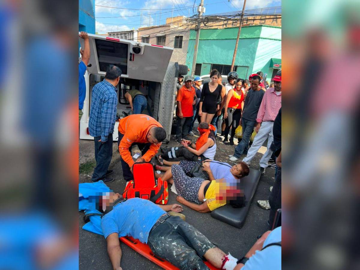 Sobre la acera quedó ambulancia tras impacto con rapidito en Comayagüela