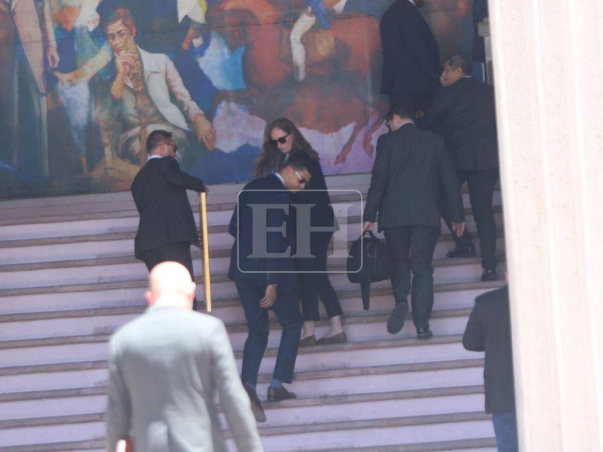 En fotos: así fue la llegada de Kristi Noem a Casa Presidencial