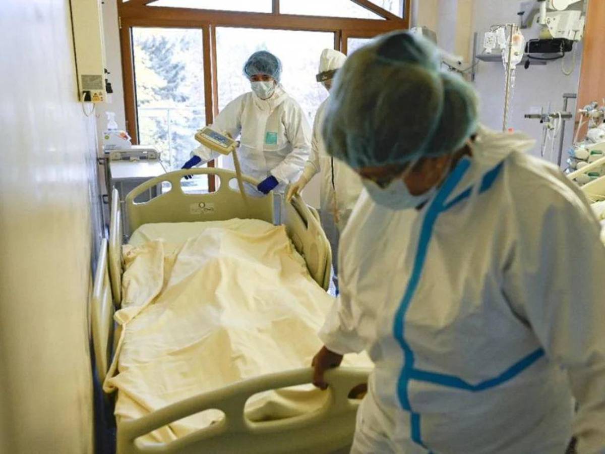 Reportan dos muertes por neumonía bilateral de origen desconocido en Argentina