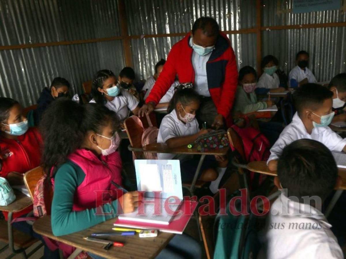 Educación evalúa si retoma clases virtuales en Honduras por rebrote de covid-19