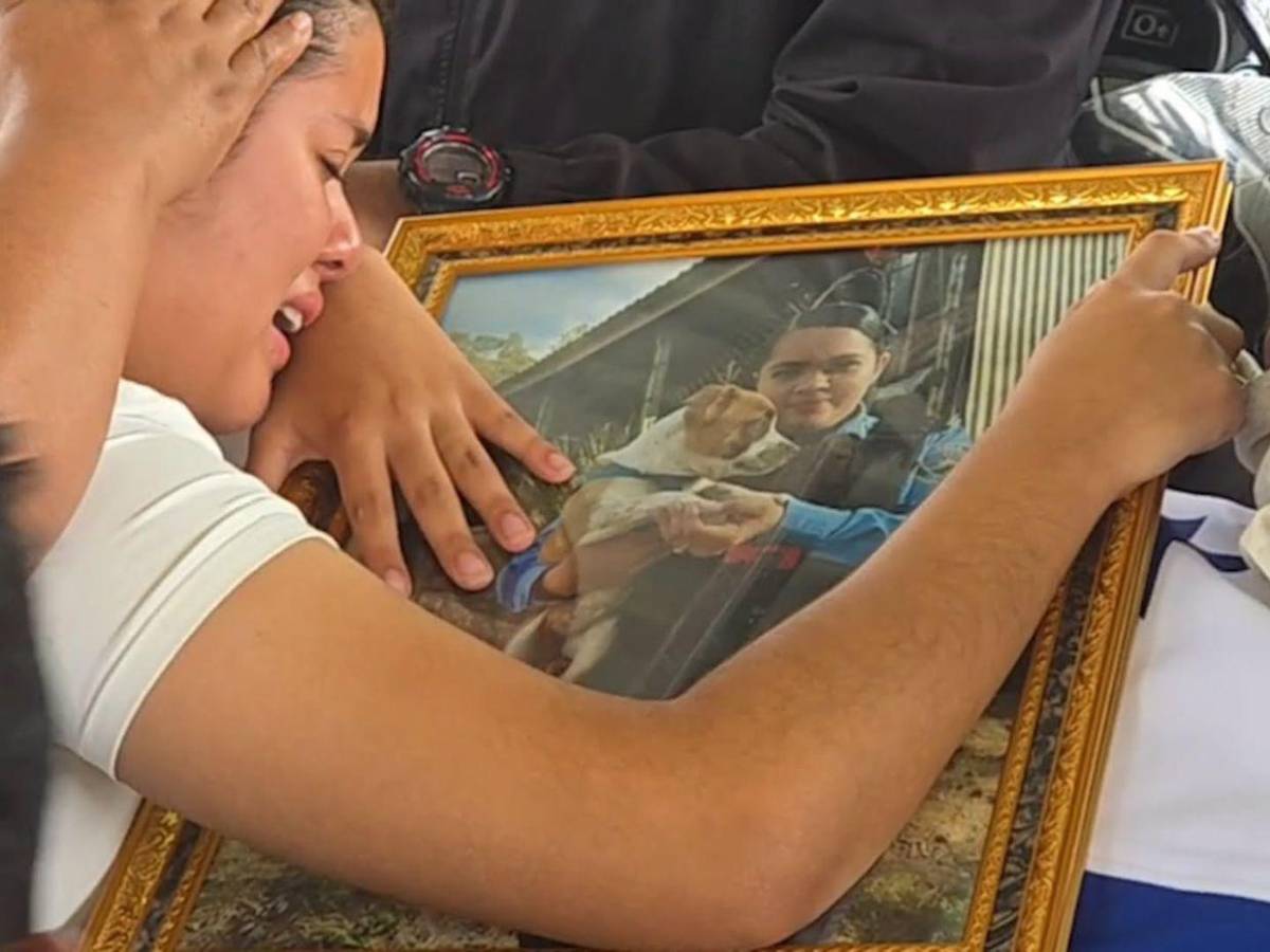 Agente Esmelin Herrera atendió un parto en una patrulla y murió en accidente en El Rodeo