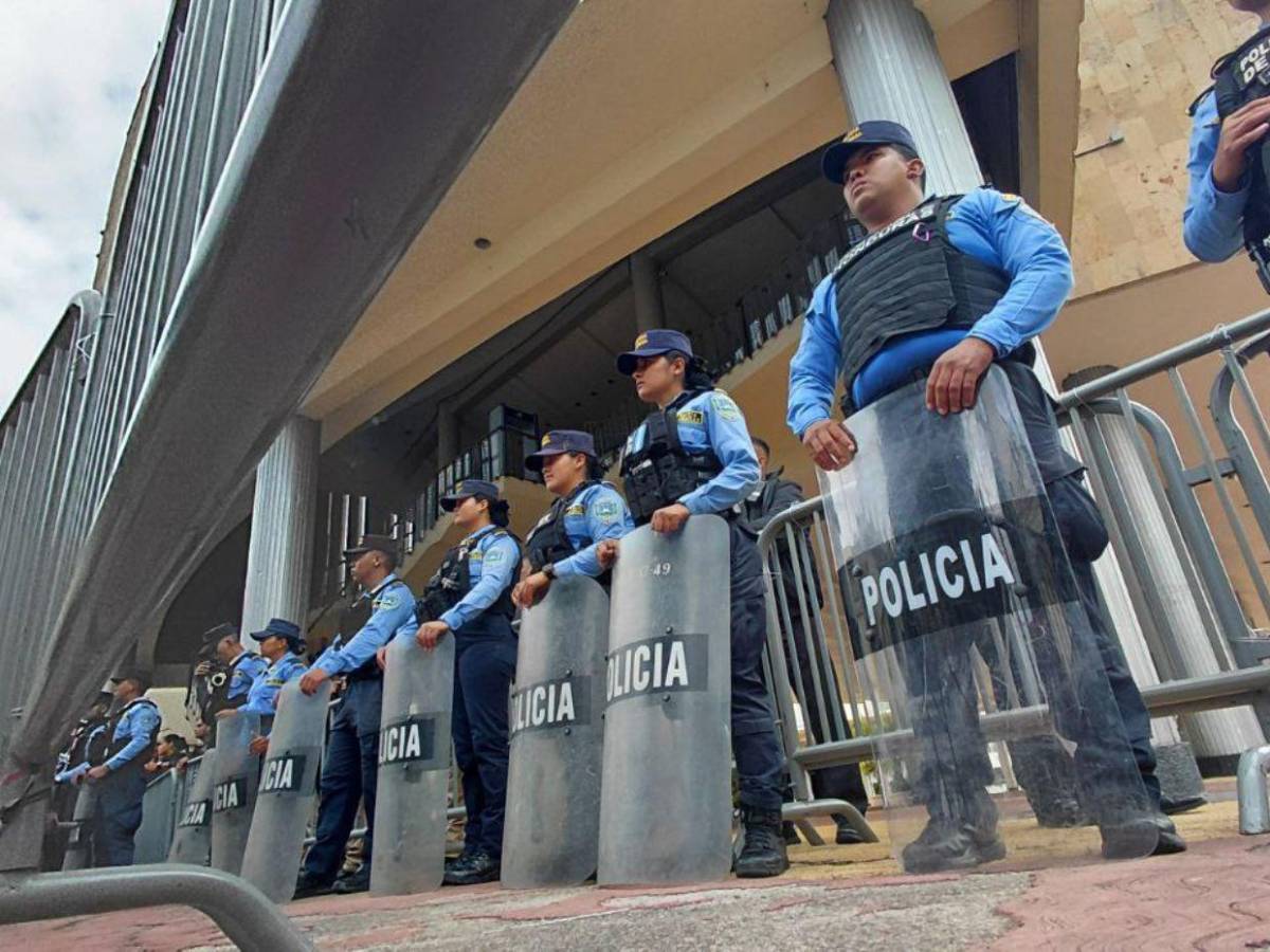 Bajo resguardo policial el Congreso Nacional ante autoconvocatoria de la oposición