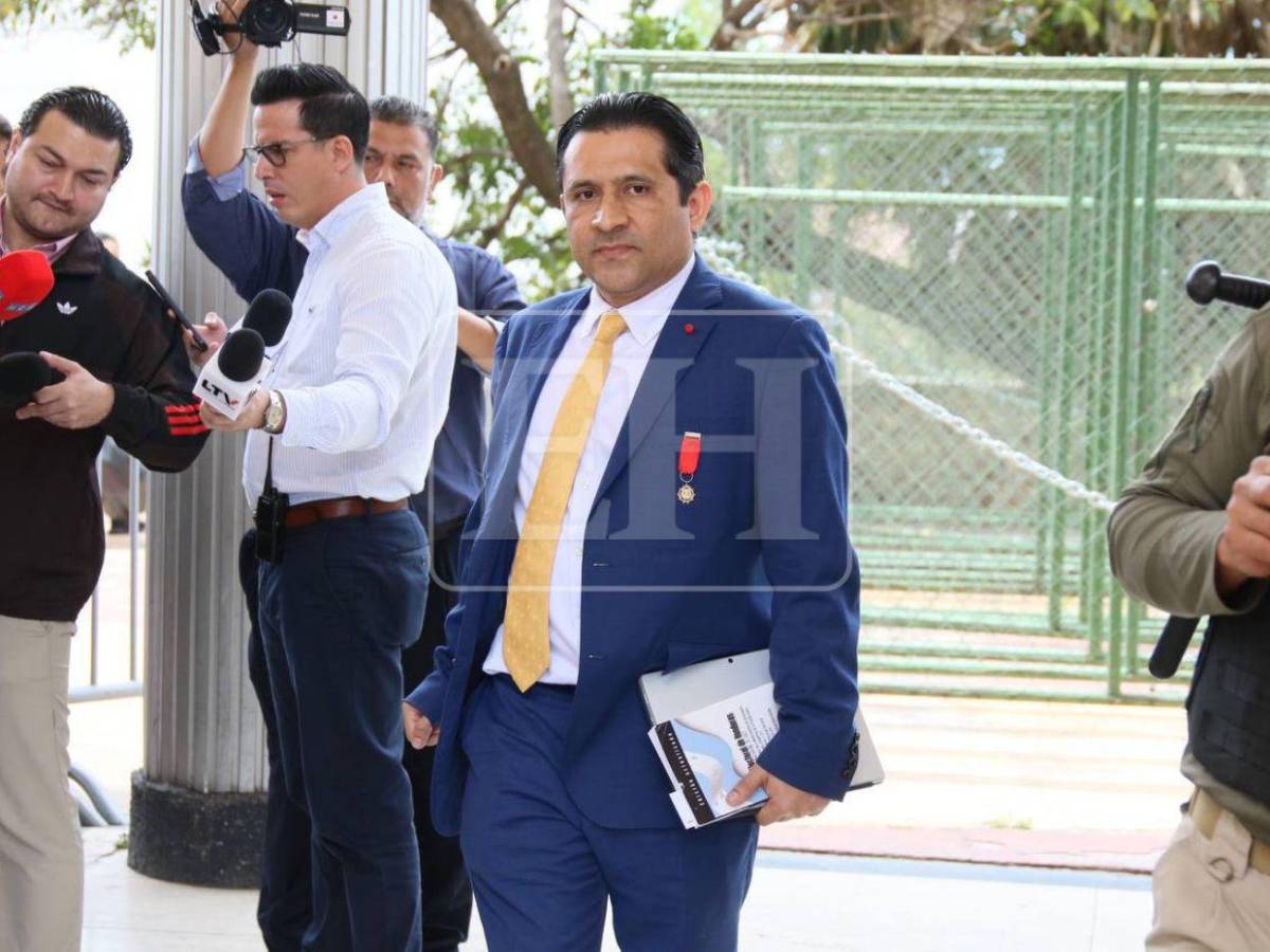 La verdad me asiste: llegada de Mario Morazán al CN para audiencia de juicio político