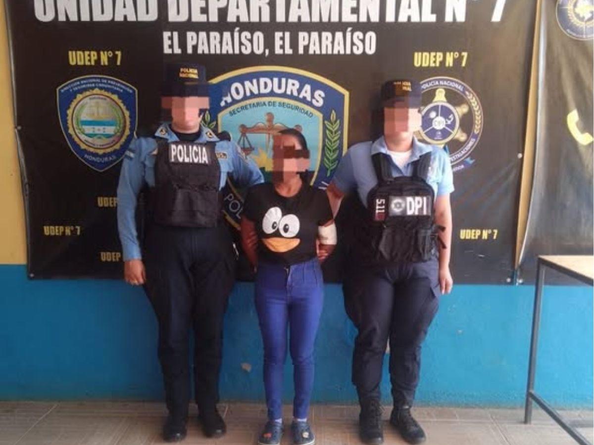 Hallaron al bebé muerto debajo de la cama: capturan a mujer tras interrumpir su embarazo