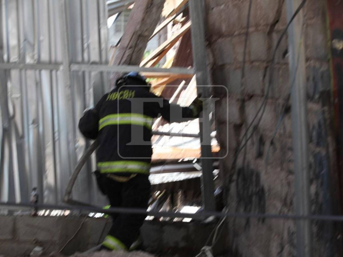 La incansable labor de cuerpos de socorro tras tragedia en Villa Nueva