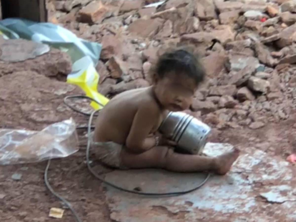 Adolescente que golpeaba a sus hijas en la capital vivía con hombre 59 años mayor