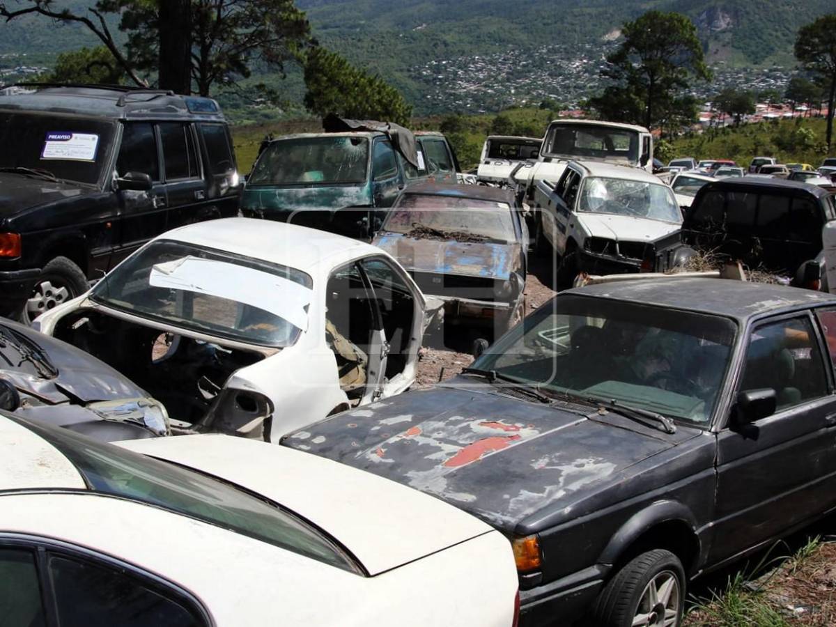 La mayoría inservible: así luce plantel de chatarra decomisada en calles de la capital
