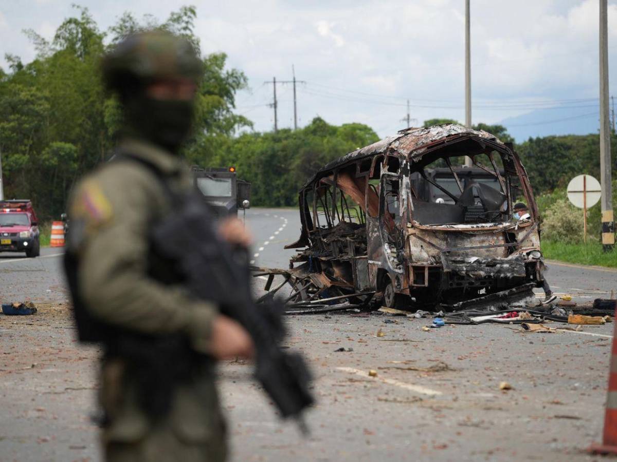 Tres coches bomba y un cilindro de gas: lo que se sabe de las explosiones en Colombia