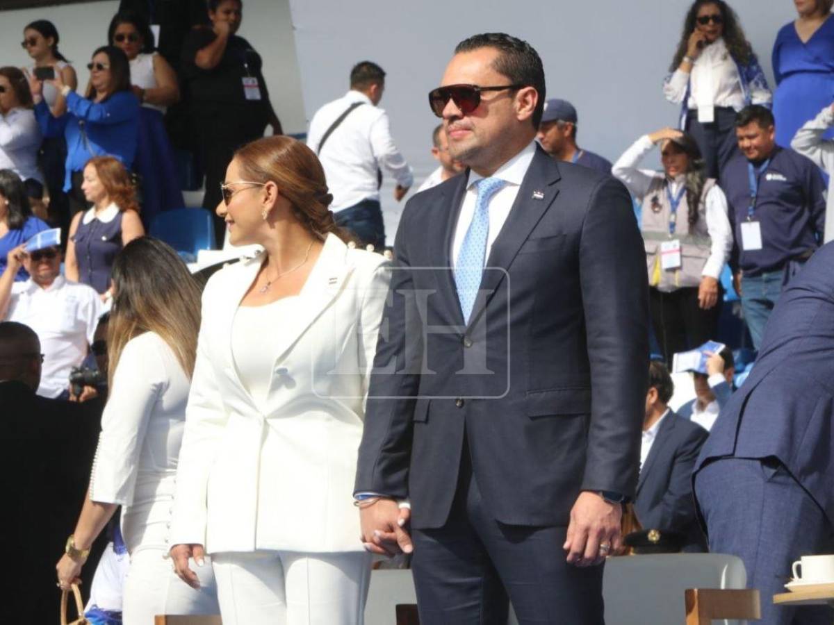 Tomás Zambrano y su esposa Yohana Lagos protagonizan romántico momento durante los desfiles patrios