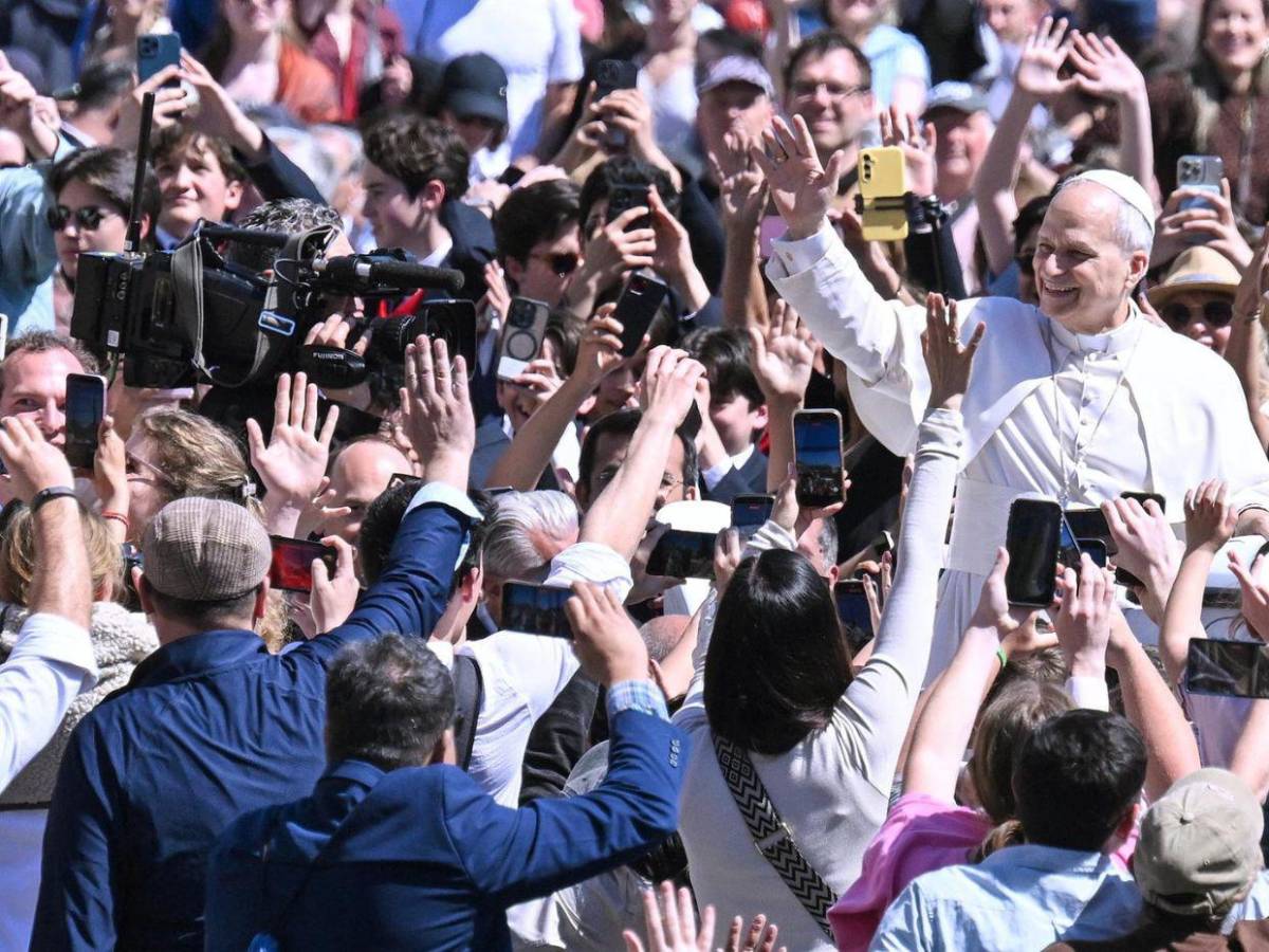 Papa León XIV preside multitudinaria misa de Pascua