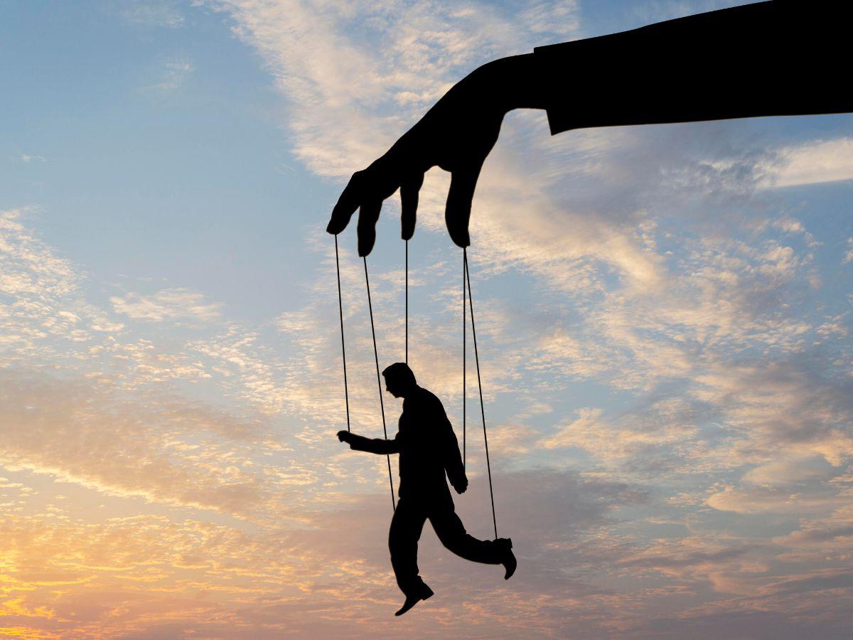 Banderas rojas: ¿Cómo saber si está siendo manipulado por su pareja?