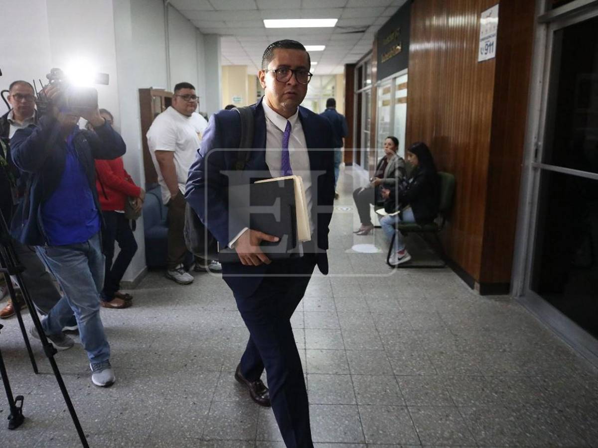 Sonriendo y asegurando no ser corrupta, así llegó diputada Isis Cuéllar a la CSJ