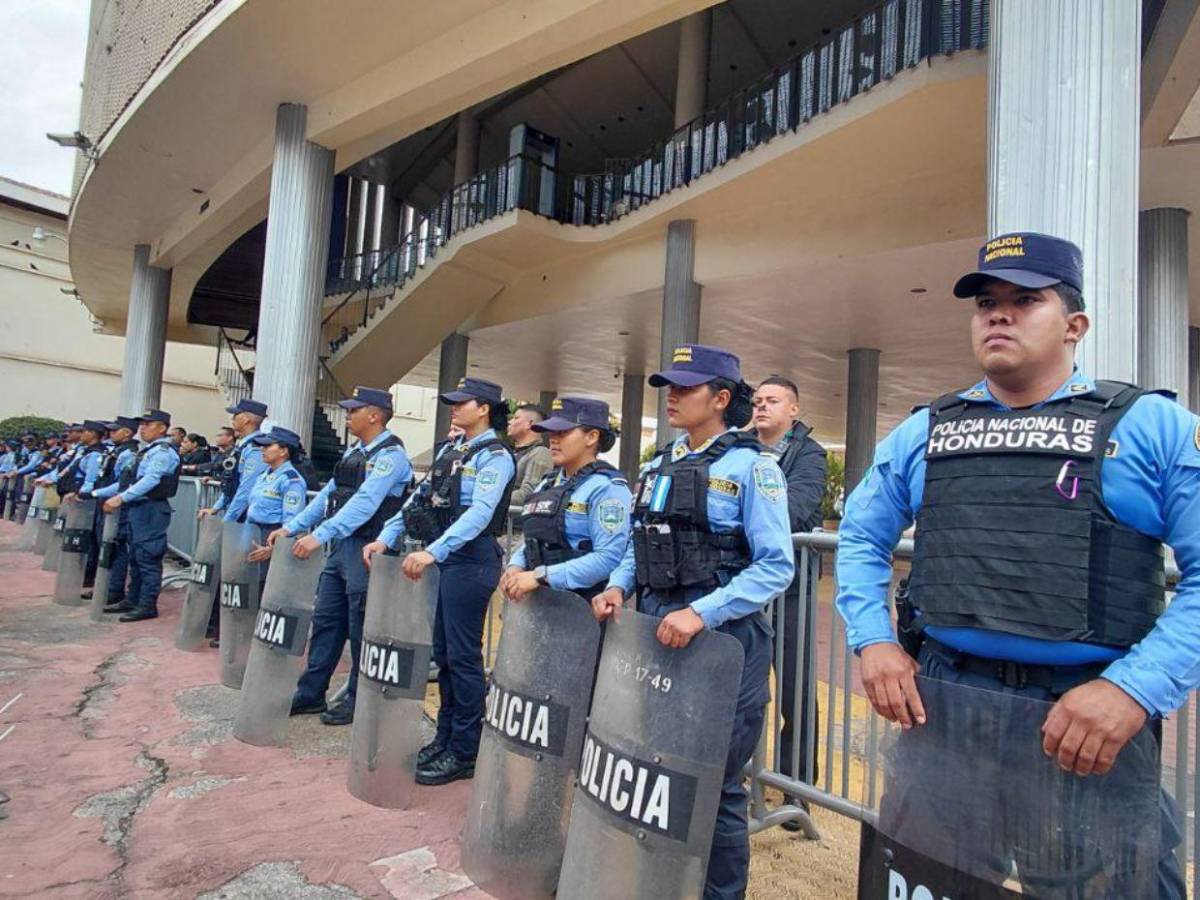 Bajo resguardo policial el Congreso Nacional ante autoconvocatoria de la oposición
