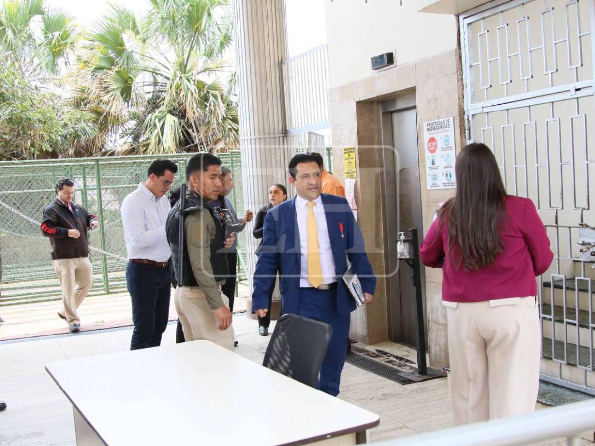 La verdad me asiste: llegada de Mario Morazán al CN para audiencia de juicio político