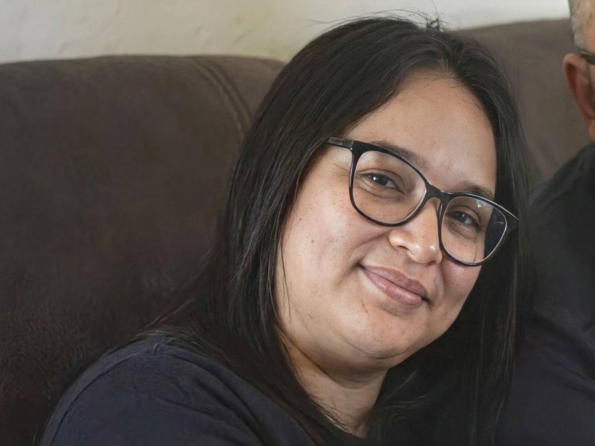 Su esposo la fue a dejar al trabajo: Karen Girón sigue soterrada tras colapso de bodega