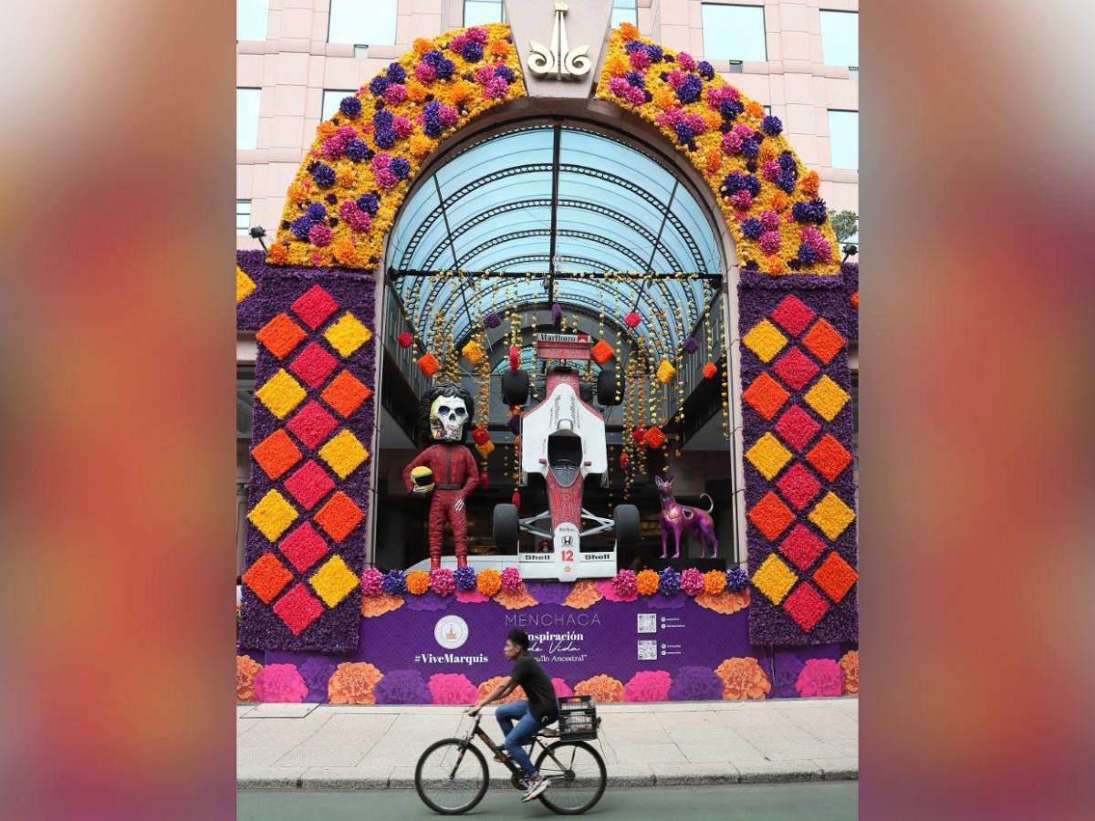 Gigantescas obras de arte llenan de vida Ciudad de México para el Día de Muertos