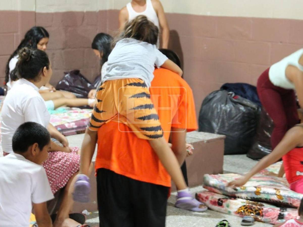 Damnificados de la Villa Unión se refugian en albergue tras deslizamientos